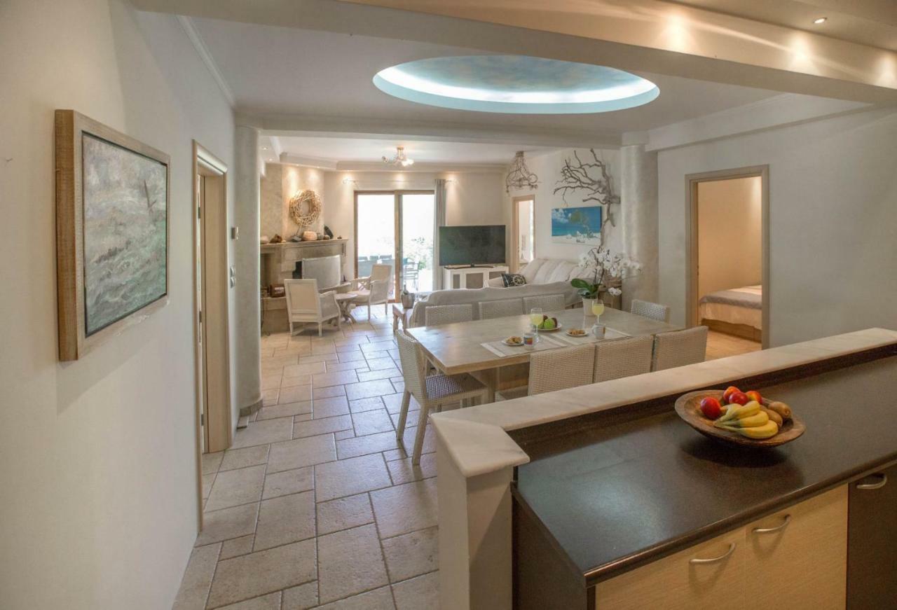 Family Getaway In By Ghh *